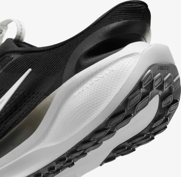 Кросівки бігові жіночі Nike PEGASUS EASYON чорно-білі FQ7844-002