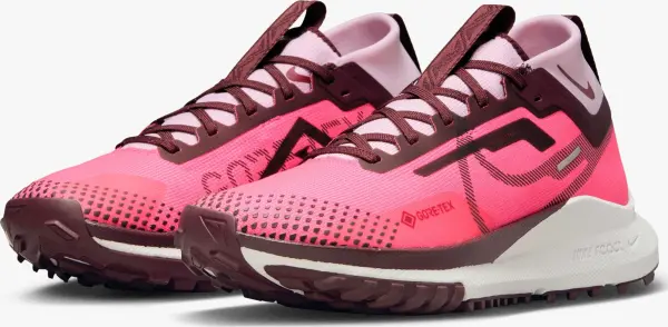 Кросівки для трейлраннінгу жіночі Nike PEGASUS TRAIL 4 GORE-TEX WATERPROOF рожево-бордові FN7769-600