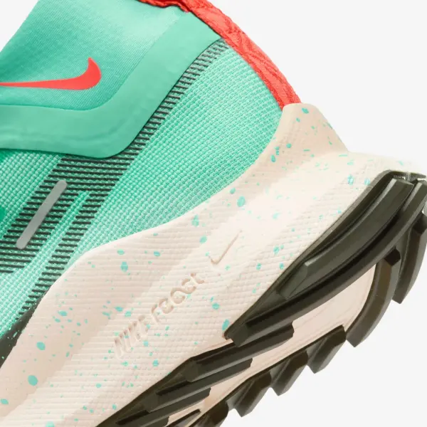 Кросівки для трейлраннінгу жіночі Nike REACT PEGASUS TRAIL 4 GORE-TEX WATERPROOF зелено-коричнево-червоні DJ7929-301