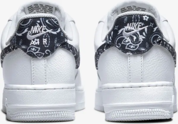 Кросівки жіночі Nike AIR FORCE 1 '07 ESSENTIAL біло-чорні DH4406-101