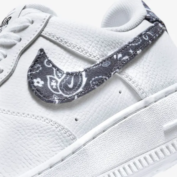 Кросівки жіночі Nike AIR FORCE 1 '07 ESSENTIAL біло-чорні DH4406-101