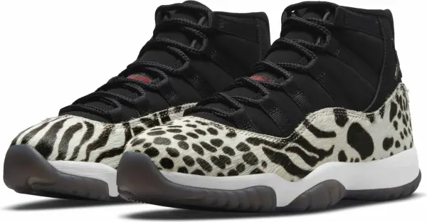 Кросівки жіночі Nike AIR JORDAN 11 чорно-бежеві AR0715-010
