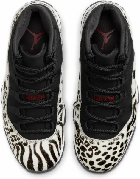 Кросівки жіночі Nike AIR JORDAN 11 чорно-бежеві AR0715-010