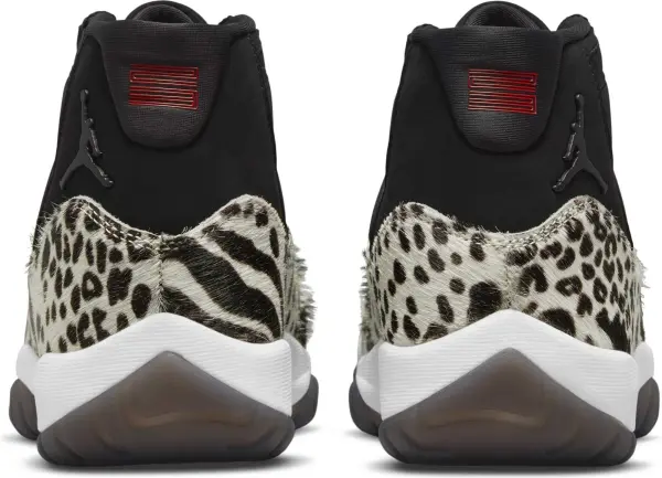 Кросівки жіночі Nike AIR JORDAN 11 чорно-бежеві AR0715-010