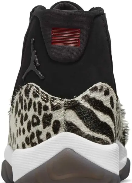 Кросівки жіночі Nike AIR JORDAN 11 чорно-бежеві AR0715-010
