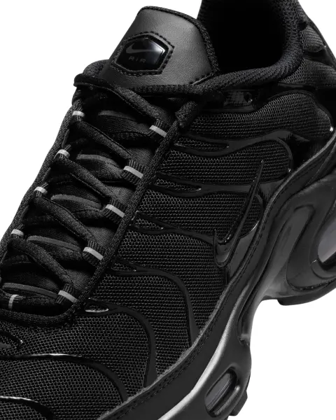 Кросівки жіночі Nike AIR MAX PLUS чорні DM2362-002