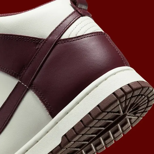 Кросівки жіночі Nike DUNK HIGH біло-бордові DD1869-601