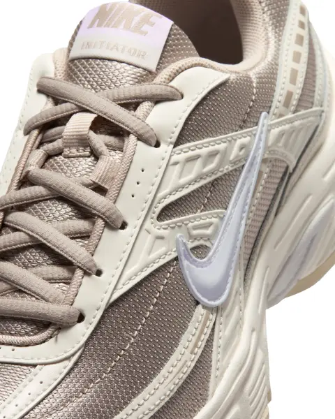 Кросівки жіночі Nike INITIATOR бежево-світло-коричнево-білі 394053-105