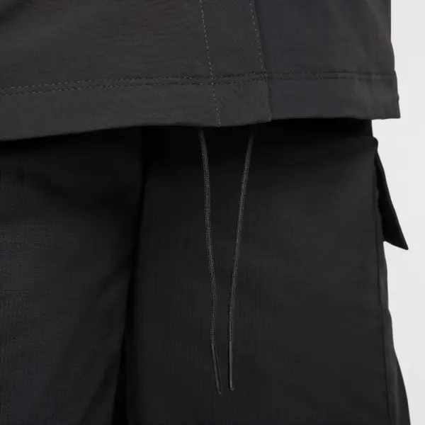 Куртка женская Nike SPORTSWEAR ESSENTIAL OVERSIZED UV WOVEN черная FV7560-010