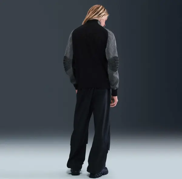 Реглан Nike TECH WINDRUNNER JUMPER WITH REFLECTIVE DESIGN ACCENTS черно-серый HV1399-010