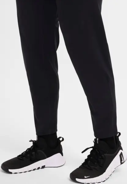 Спортивні штани Nike APS DRI-FIT ADV STEALTH VERSATILE чорні FN3020-010