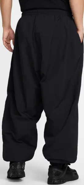 Спортивні штани Nike CLUB OVERSIZED WOVEN чорні HQ6114-010