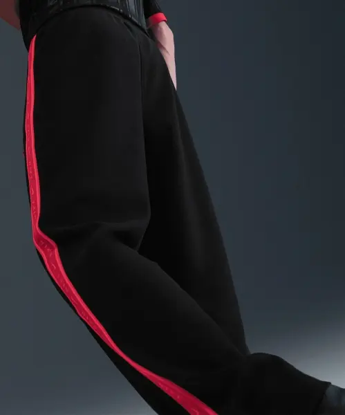 Спортивні штани Nike SPORTSWEAR чорно-червоні IH4305-010