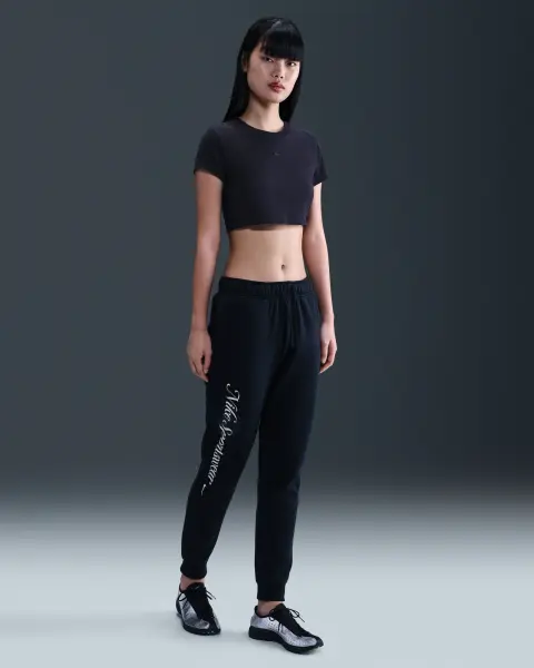 Спортивные штаны женские Nike SPORTSWEAR CLUB FLEECE MID-RISE GRAPHIC черные HV2346-010