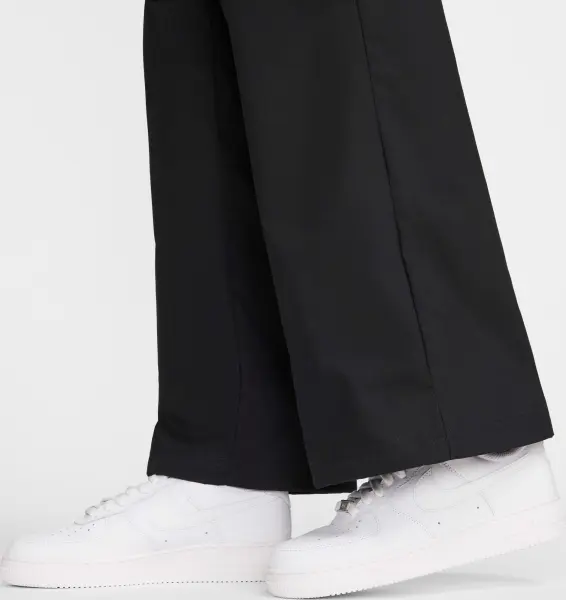 Спортивні штани жіночі Nike SPORTSWEAR EVERYTHING WOVENS MID-RISE CARGO чорні FV7643-010