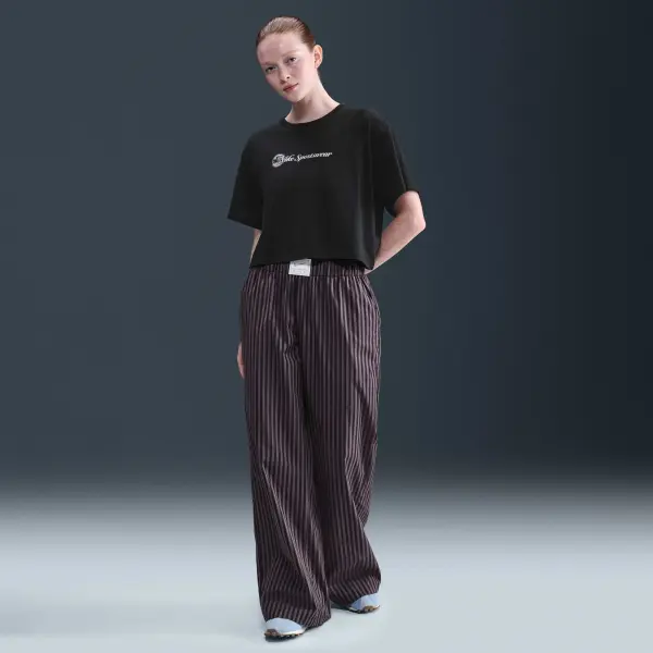 Футболка женская Nike SPORTSWEAR CLUB LOOSE CROPPED черная HV4947-010