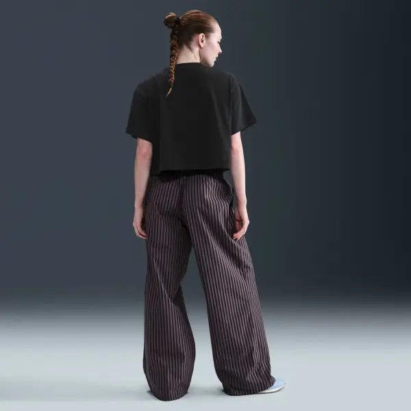 Футболка женская Nike SPORTSWEAR CLUB LOOSE CROPPED черная HV4947-010