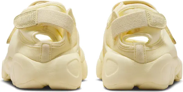 Кросівки жіночі Nike AIR RIFT жовті IV6058-700