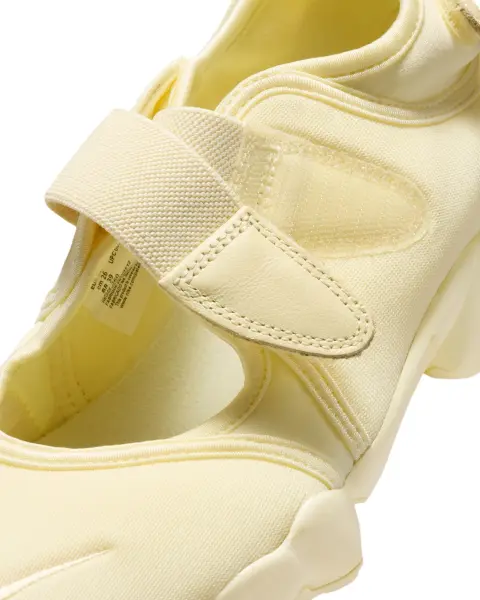 Кросівки жіночі Nike AIR RIFT жовті IV6058-700