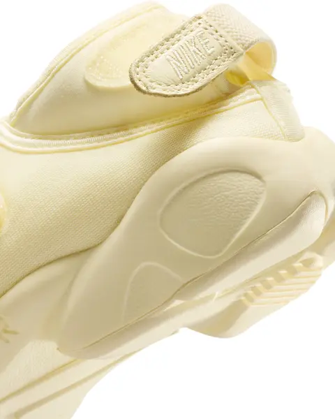 Кросівки жіночі Nike AIR RIFT жовті IV6058-700
