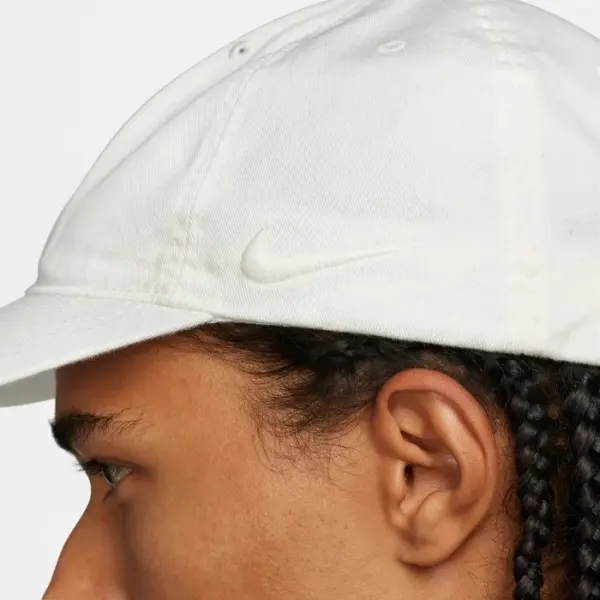 Кепка Nike CLUB UNSTRUCTURED FLAT-BILL CAP молочная FN4405-133