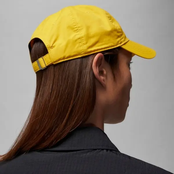 Кепка Nike JORDAN CLUB CAP ADJUSTABLE UNSTRUCTURED желтая FD5185-752