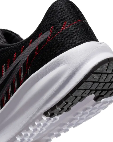 Кросівки бігові Nike RUN DEFY чорно-червоно-білі HM9594-001