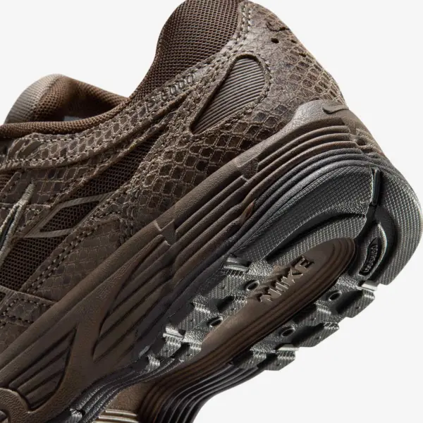 Кросівки жіночі Nike P-6000 SE темно-коричневі IH4451-200