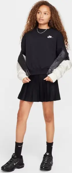 Свитшот подростковый Nike SPORTSWEAR CLUB FLEECE BOXY CREW-NECK черный FZ9244-010