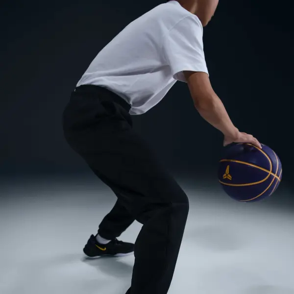 Спортивні штани підліткові Nike KOBE THERMA-FIT чорно-білі HJ1015-010