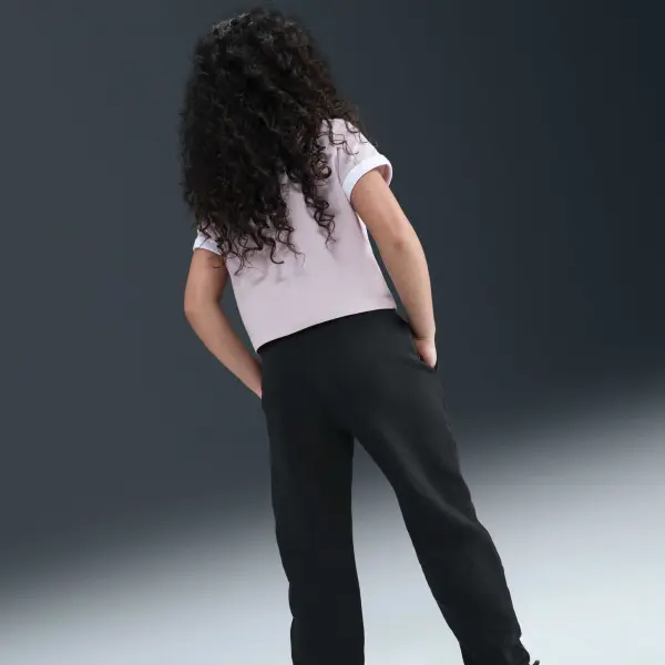 Спортивные штаны подростковые Nike SPORTSWEAR OVERSIZED FLEECE черные IH4310-010