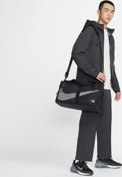 Сумка спортивная Nike UTILITY POWER 2.0 SMALL 31L черная HF0654-010