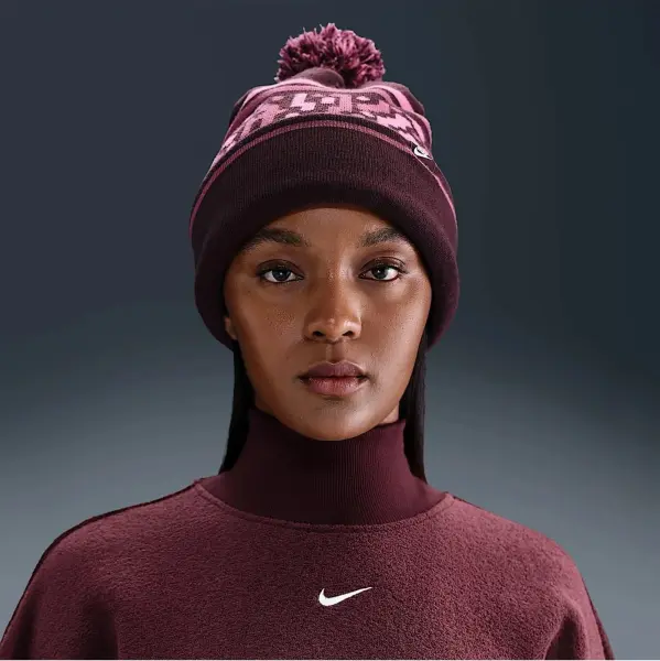 Шапка Nike PEAK BEANIE OUTDOOR бордово-рожева HQ0355-652