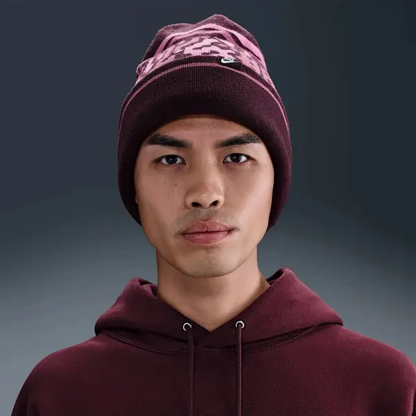 Шапка Nike PEAK BEANIE OUTDOOR бордово-рожева HQ0355-652