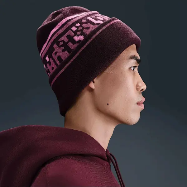 Шапка Nike PEAK BEANIE OUTDOOR бордово-рожева HQ0355-652