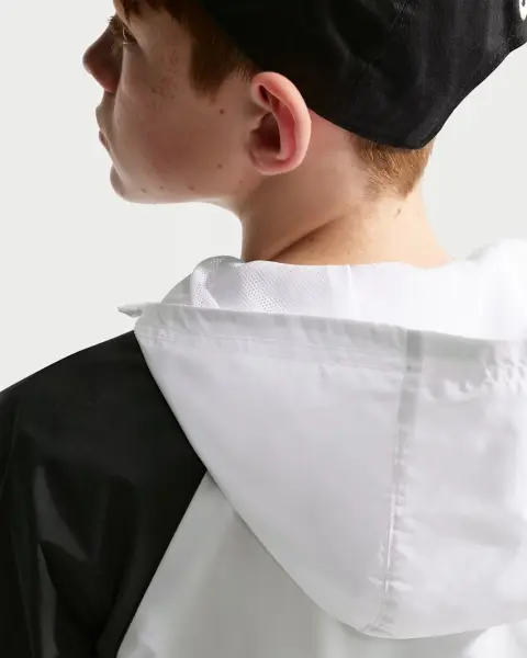 Вітровка підліткова Nike SPORTSWEAR WINDRUNNER біло-сіро-чорна IF2821-100