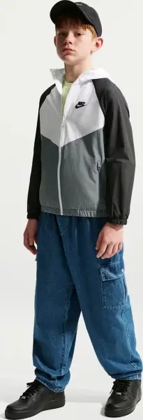 Вітровка підліткова Nike SPORTSWEAR WINDRUNNER біло-сіро-чорна IF2821-100
