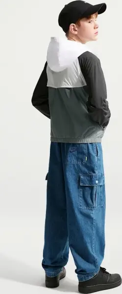 Вітровка підліткова Nike SPORTSWEAR WINDRUNNER біло-сіро-чорна IF2821-100