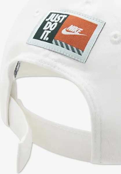 Кепка детская Nike STATEMENT PATCH CLUB белая 8A3159-001