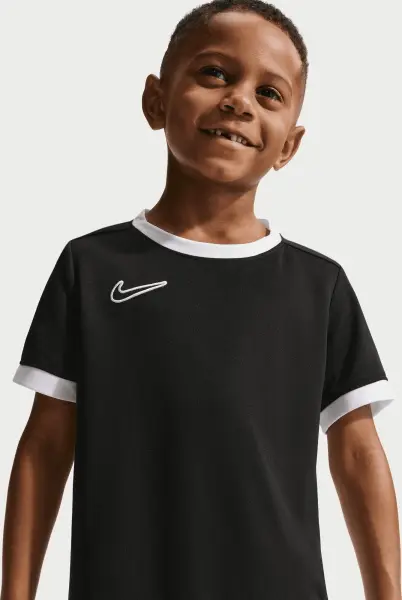 Комплект футбольной формы детский Nike DRI-FIT ACADEMY черно-белый 86M850-023