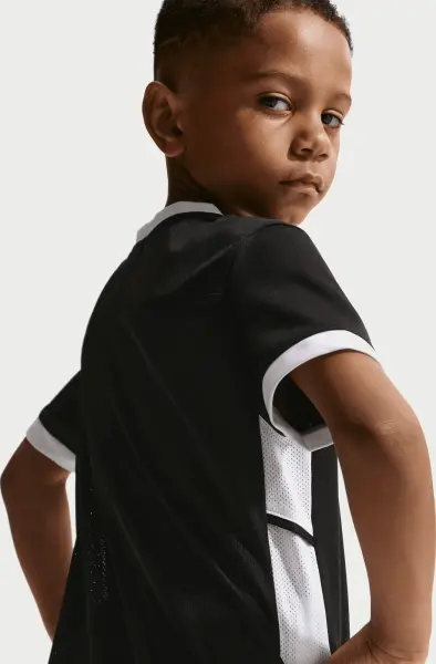 Комплект футбольной формы детский Nike DRI-FIT ACADEMY черно-белый 86M850-023