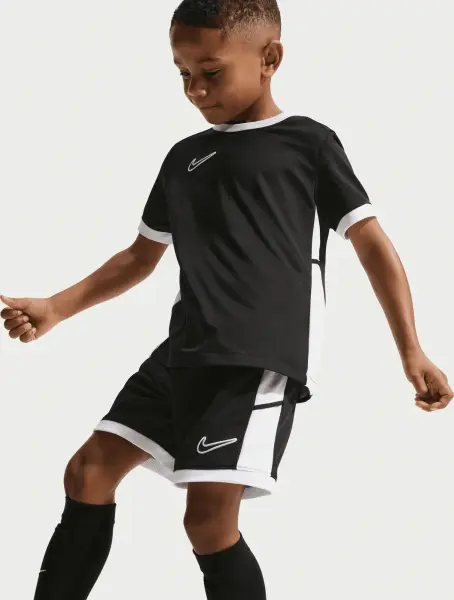 Комплект футбольной формы детский Nike DRI-FIT ACADEMY черно-белый 86M850-023