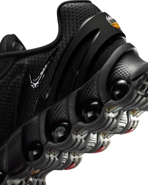 Кросівки Nike AIR MAX DN8 чорні IO7846-001