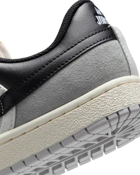 Кросівки жіночі Nike AIR JORDAN SKYLINE LOW біло-сіро-чорні IQ0704-101