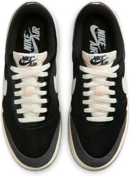 Кросівки жіночі Nike AIR JORDAN SKYLINE LOW чорно-білі IQ0704-001