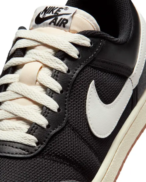 Кросівки жіночі Nike AIR JORDAN SKYLINE LOW чорно-білі IQ0704-001