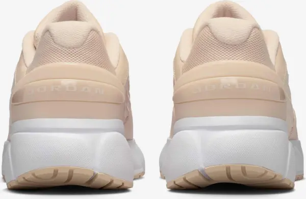 Кросівки жіночі Nike JORDAN TRUNNER FLOW бежеві IQ0701-200