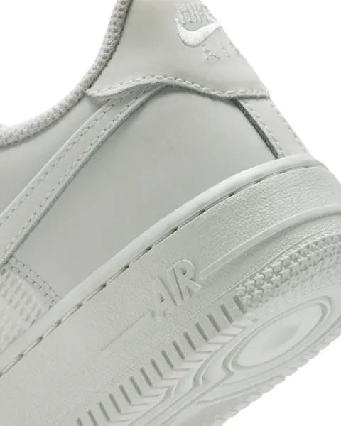 Кросівки підліткові Nike AIR FORCE 1 LV8 2 (GS) білі IO9736-100