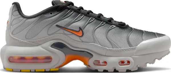 Кросівки підліткові Nike AIR MAX PLUS (GS) сіро-чорно-оранжеві CD0609-050