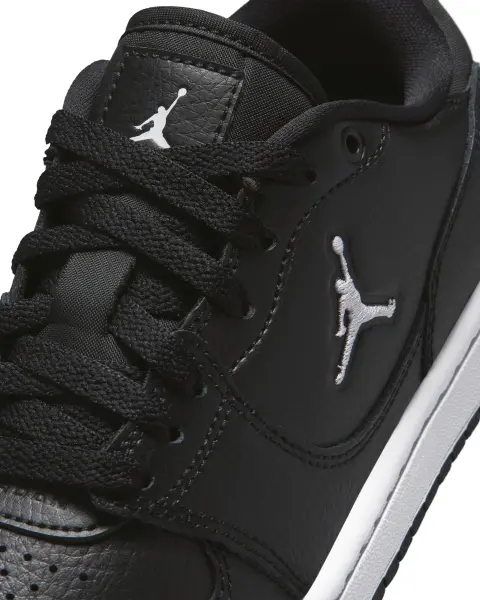 Кроссовки подростковые Nike JORDAN COURT CONNECT LOW (GS) черно-белые IQ6016-001
